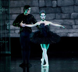 Black-Swan---2010-007